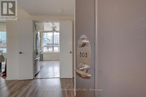 303 - 238 Doris Avenue, Toronto, ON - Indoor Photo Showing Other Room