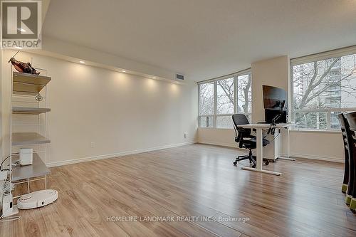 303 - 238 Doris Avenue, Toronto, ON - Indoor