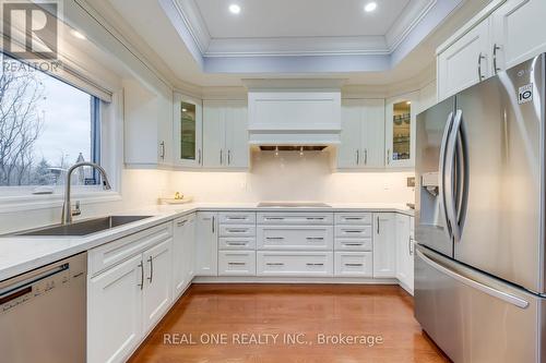 1564 Pinery Crescent, Oakville, ON - Indoor Photo Showing Kitchen With Upgraded Kitchen