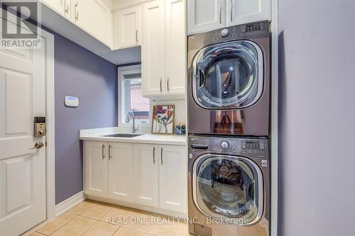 1564 Pinery Crescent, Oakville, ON - Indoor Photo Showing Laundry Room