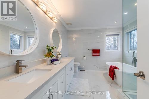 1564 Pinery Crescent, Oakville, ON - Indoor Photo Showing Bathroom