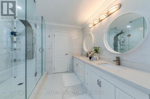 1564 Pinery Crescent, Oakville, ON - Indoor Photo Showing Bathroom