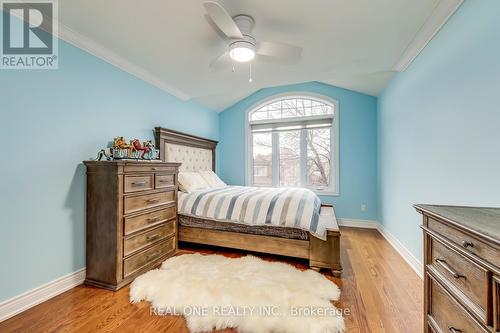 1564 Pinery Crescent, Oakville, ON - Indoor Photo Showing Bedroom