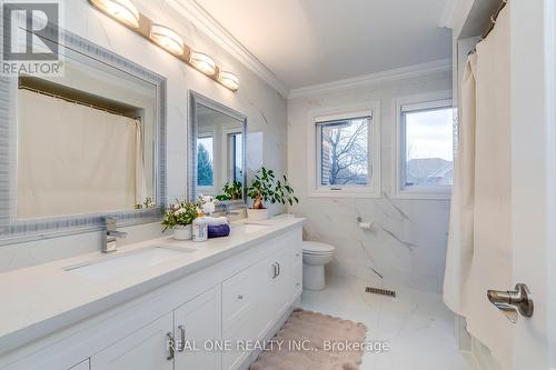 1564 Pinery Crescent, Oakville, ON - Indoor Photo Showing Bathroom