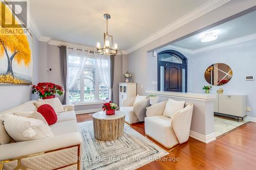 1564 Pinery Crescent, Oakville, ON - Indoor Photo Showing Living Room