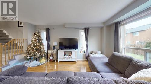 11 Mccreary Trail, Caledon, ON - Indoor Photo Showing Living Room