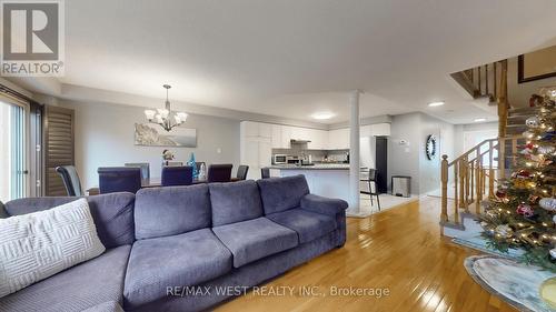 11 Mccreary Trail, Caledon, ON - Indoor Photo Showing Living Room