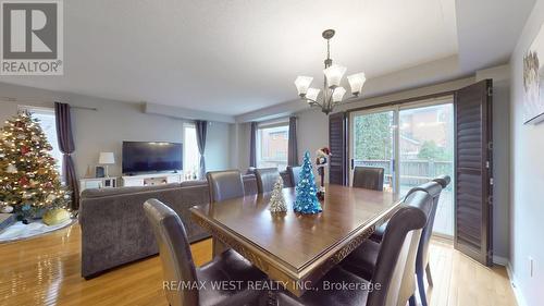 11 Mccreary Trail, Caledon, ON - Indoor Photo Showing Dining Room