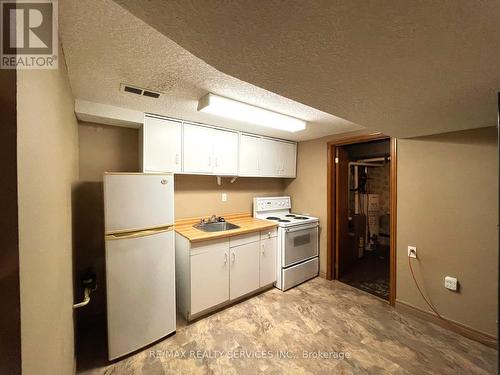 Basemen - 32 Obermeyer Drive, Kitchener, ON - Indoor Photo Showing Kitchen