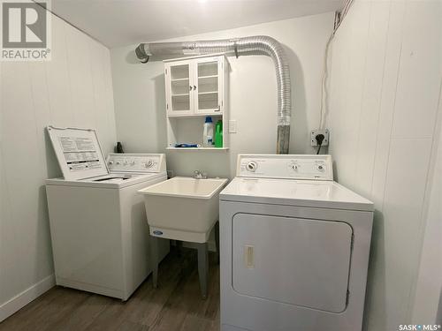 216 College Avenue E, Regina, SK - Indoor Photo Showing Laundry Room