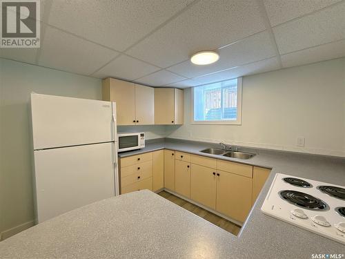 216 College Avenue E, Regina, SK - Indoor Photo Showing Kitchen With Double Sink