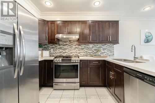 2485 Strathmore Crescent, Mississauga, ON - Indoor Photo Showing Kitchen With Stainless Steel Kitchen With Double Sink With Upgraded Kitchen