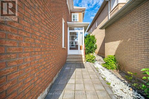 2485 Strathmore Crescent, Mississauga, ON - Outdoor