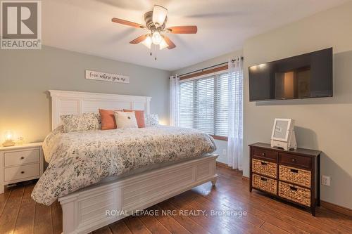 337 Pleasant Avenue N, Fort Erie, ON - Indoor Photo Showing Bedroom