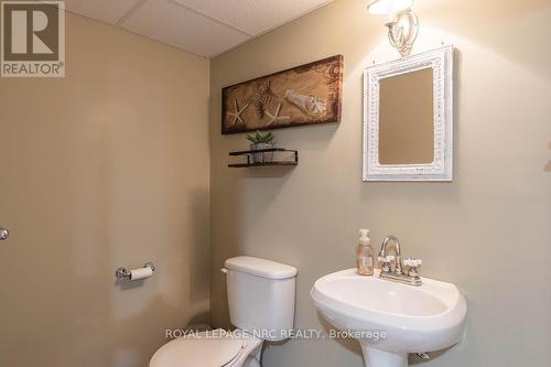 337 Pleasant Avenue N, Fort Erie, ON - Indoor Photo Showing Bathroom