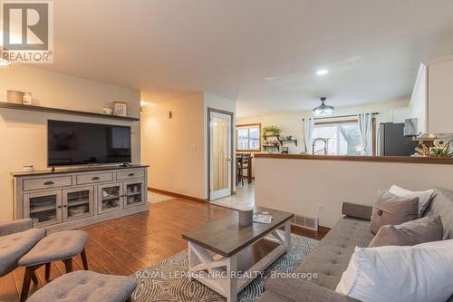 337 Pleasant Avenue N, Fort Erie, ON - Indoor Photo Showing Living Room