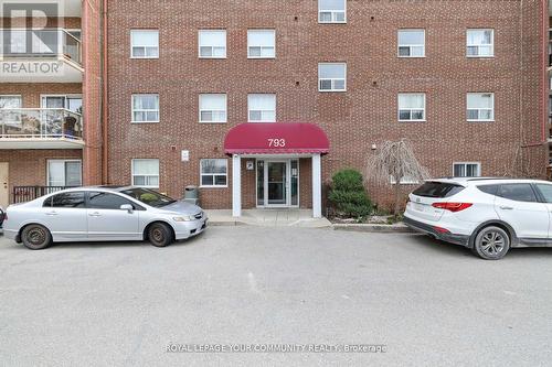 209 - 793 Colborne Street, Brantford, ON - Outdoor