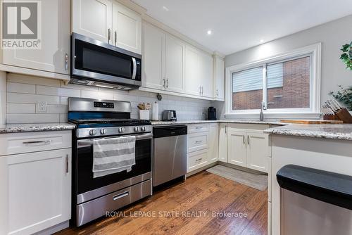 129 West 27Th Street, Hamilton, ON - Indoor Photo Showing Kitchen With Upgraded Kitchen