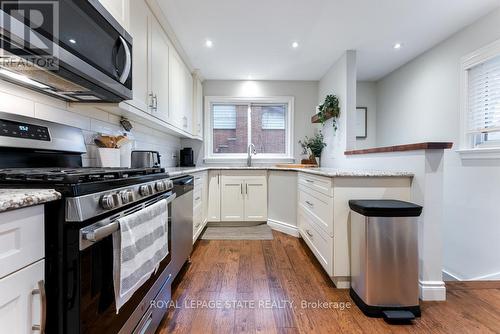 129 West 27Th Street, Hamilton, ON - Indoor Photo Showing Kitchen