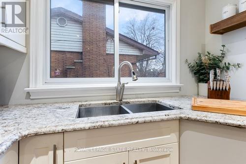 129 West 27Th Street, Hamilton, ON - Indoor Photo Showing Kitchen With Double Sink