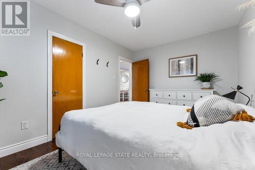 129 West 27Th Street, Hamilton, ON - Indoor Photo Showing Bedroom