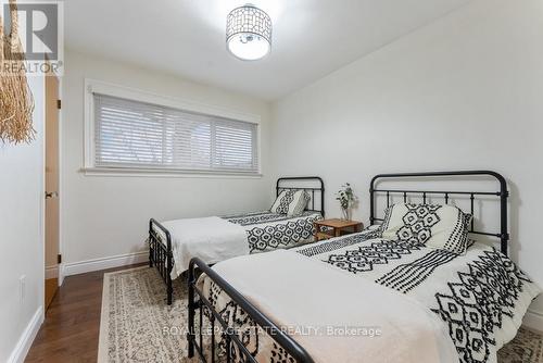 129 West 27Th Street, Hamilton, ON - Indoor Photo Showing Bedroom