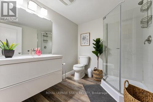 129 West 27Th Street, Hamilton, ON - Indoor Photo Showing Bathroom