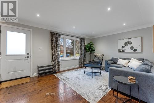 129 West 27Th Street, Hamilton, ON - Indoor Photo Showing Living Room