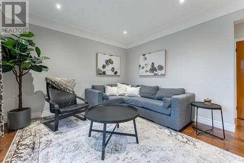 129 West 27Th Street, Hamilton, ON - Indoor Photo Showing Living Room