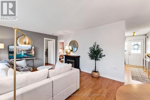 1 Lockwood Drive, Brighton, ON - Indoor Photo Showing Living Room