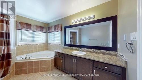 66 Faris Street, Bradford West Gwillimbury, ON - Indoor Photo Showing Bathroom