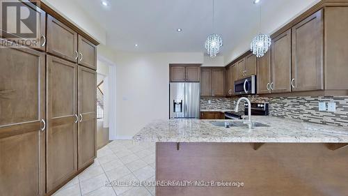 66 Faris Street, Bradford West Gwillimbury, ON - Indoor Photo Showing Kitchen With Upgraded Kitchen