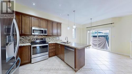 66 Faris Street, Bradford West Gwillimbury, ON - Indoor Photo Showing Kitchen With Double Sink With Upgraded Kitchen