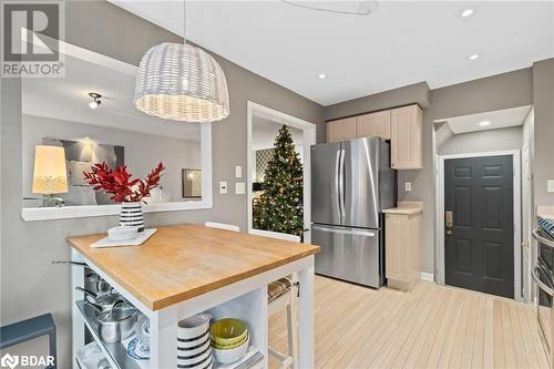 648 Kerr Trail, Halton, ON - Indoor Photo Showing Kitchen