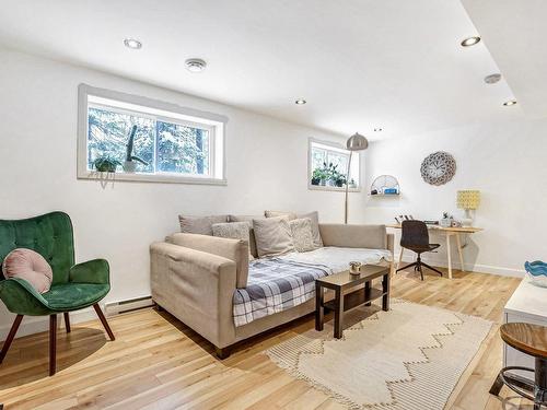 Salon - 1 Rue Des Trilliums, Gore, QC - Indoor Photo Showing Living Room