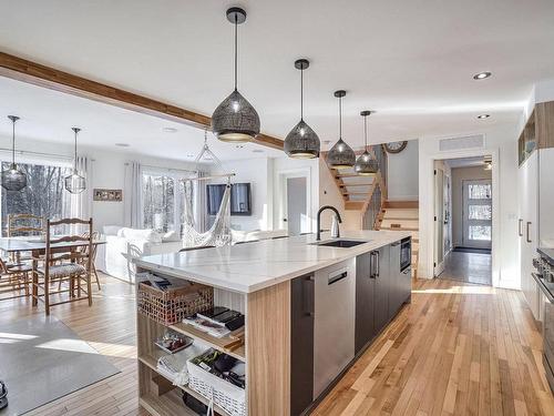 Vue d'ensemble - 1 Rue Des Trilliums, Gore, QC - Indoor Photo Showing Kitchen With Upgraded Kitchen