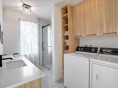 Salle de bains - 1 Rue Des Trilliums, Gore, QC - Indoor Photo Showing Laundry Room