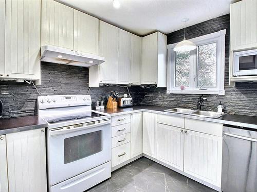 Kitchen - 646 Place Jean-Guy-Hamelin, Rouyn-Noranda, QC - Indoor Photo Showing Kitchen With Double Sink