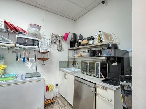 Commerce - 1364 Rue D'Acton, Acton Vale, QC - Indoor Photo Showing Laundry Room