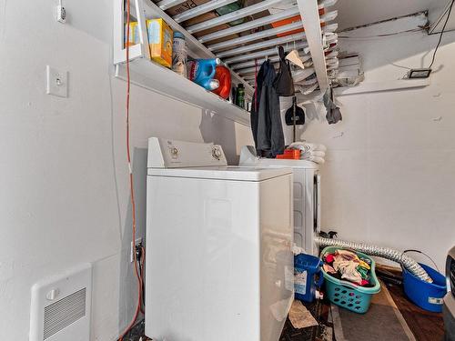 Garage - 25 Rue De Tanglewood, Kirkland, QC - Indoor Photo Showing Laundry Room