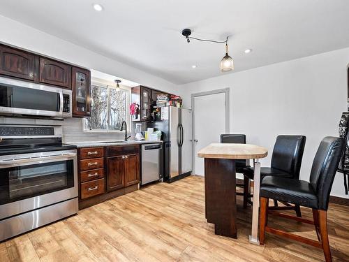 Cuisine - 25 Rue De Tanglewood, Kirkland, QC - Indoor Photo Showing Kitchen