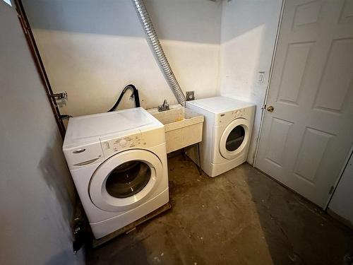 1312 Euclid Avenue, Thunder Bay, ON - Indoor Photo Showing Laundry Room