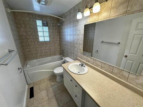 1312 Euclid Avenue, Thunder Bay, ON - Indoor Photo Showing Bathroom