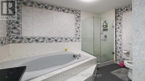 5060 Moulin Rouge Crescent, Mississauga, ON - Indoor Photo Showing Bathroom