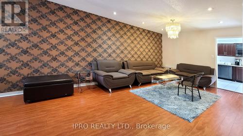 5060 Moulin Rouge Crescent, Mississauga, ON - Indoor Photo Showing Living Room