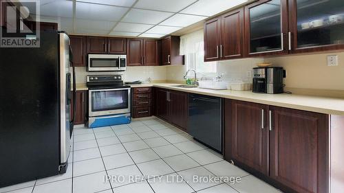 5060 Moulin Rouge Crescent, Mississauga, ON - Indoor Photo Showing Kitchen