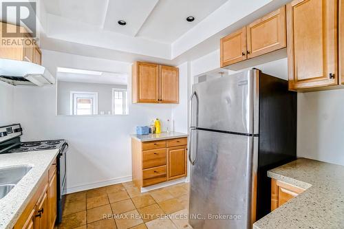 6 Trueman Street, Brampton, ON - Indoor Photo Showing Kitchen