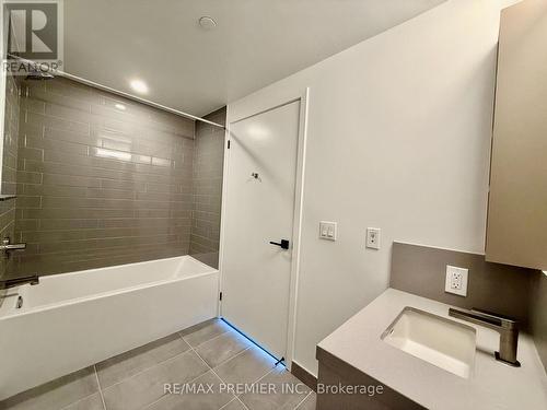 3608 - 319 Jarvis Street, Toronto, ON - Indoor Photo Showing Bathroom