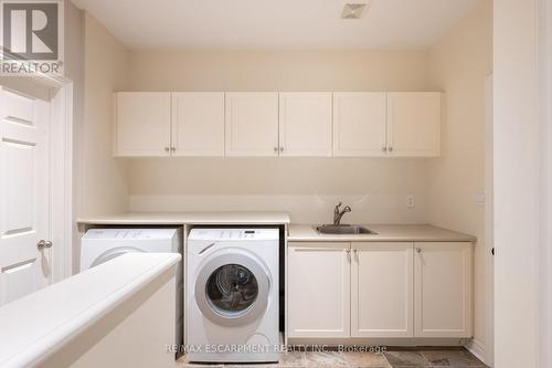 2135 Bingley Crescent, Oakville, ON - Indoor Photo Showing Laundry Room