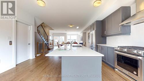 4 - 117 Sladden Court, Blue Mountains, ON - Indoor Photo Showing Kitchen With Upgraded Kitchen